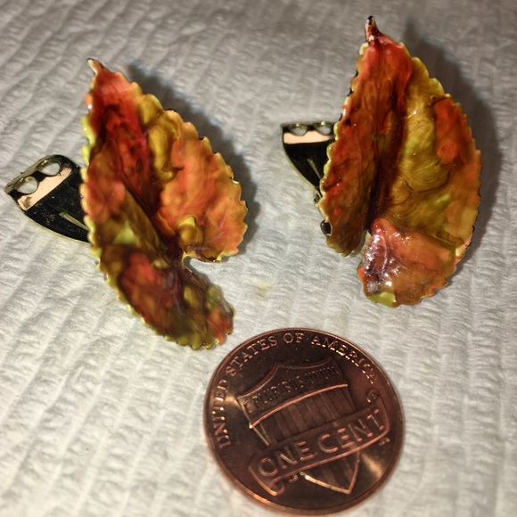 Vintage signed CORO rust orange green enamel leaf goldtone clip earrings new - Picture 6 of 17